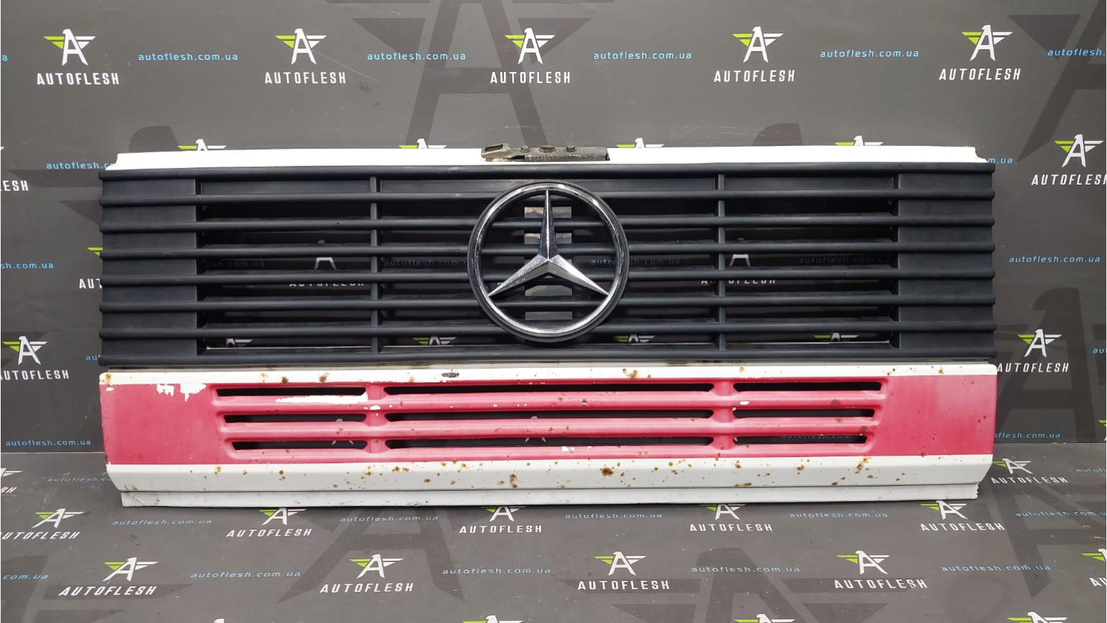 Панель передняя/ решетка радиатора A6706200209, A6706980489 Mercedes T2 609D Rex бу
